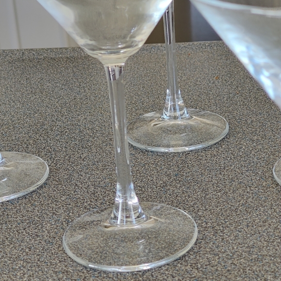 6 Classic clear Martini Glasses - Picture 3 of 5